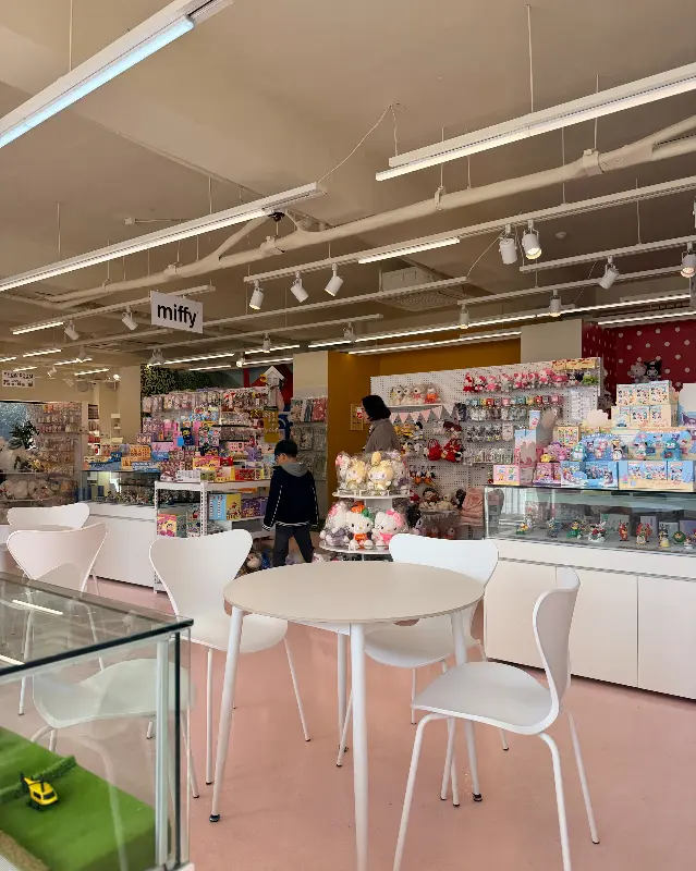 카페 내부 전경