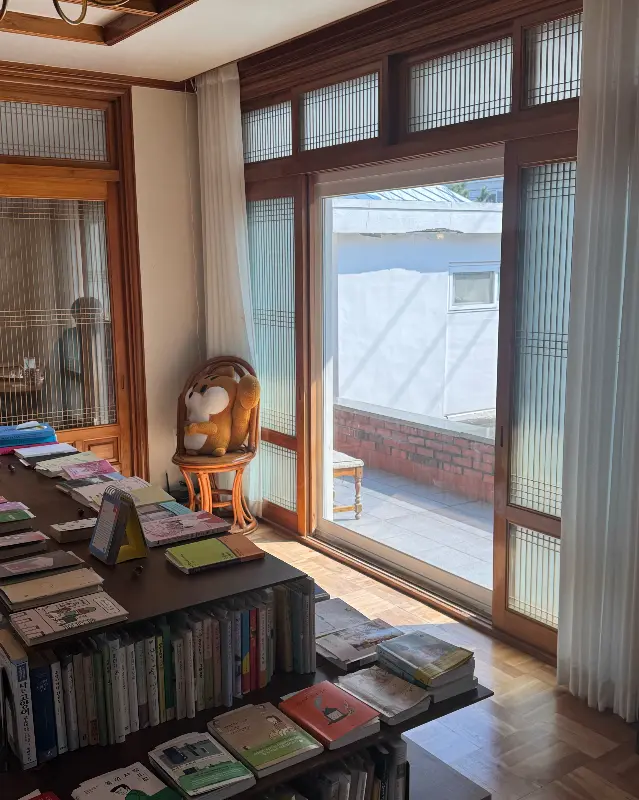 도토관 내부, 책이 진열된 모습