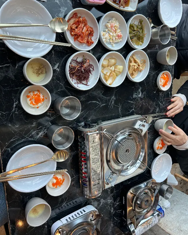 싱싱한 해산물이 담긴 딱고세트 구성