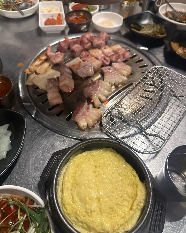 흑돼지와 함께 즐기는 푸짐한 한 상 차림