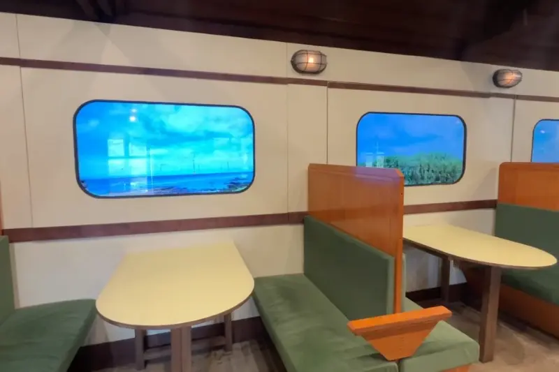 기차 좌석 테이블