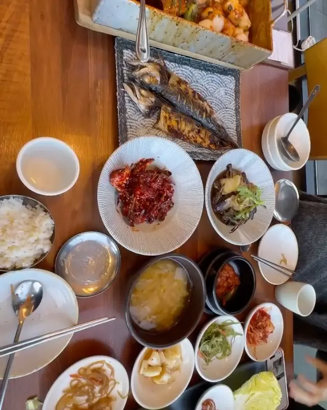 맛깔스러운 반찬들