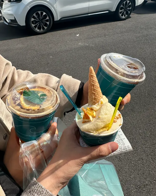 휴즐리에서 판매하는 음료와 아이스크림