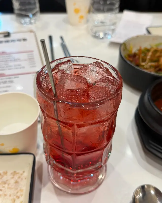 시원한 하이볼 한 잔