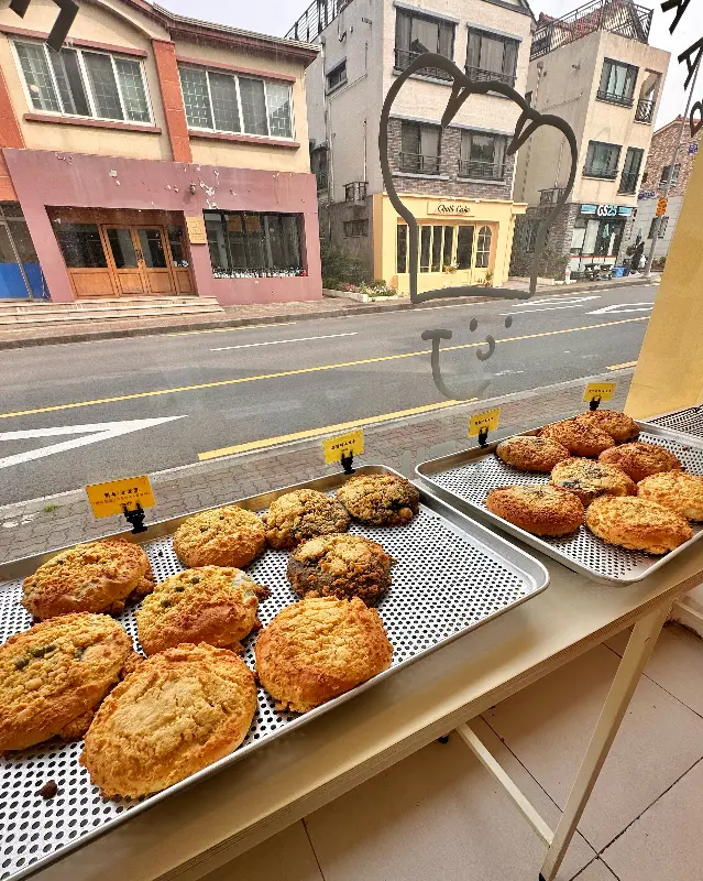 진진제과 빵 진열대