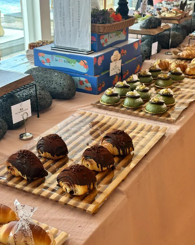 해지개 내부 빵 진열대