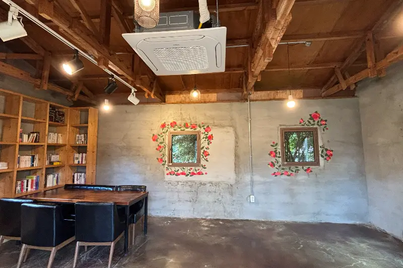 카페 내부 인테리어