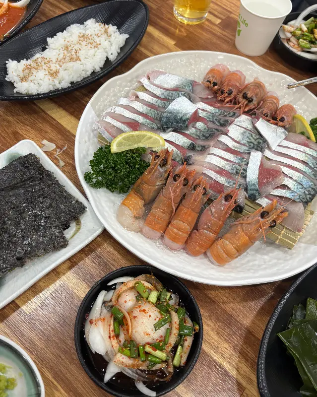 고등어회와 딱새우회