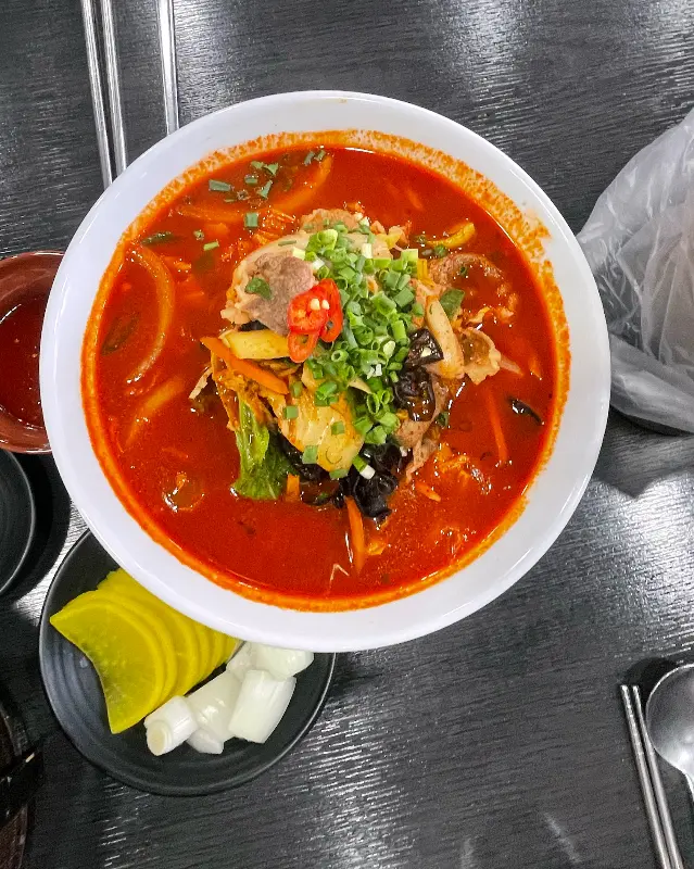 얼큰하고 시원한 국물이 일품인 짬뽕