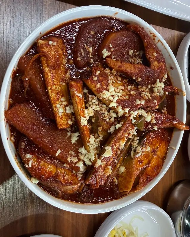 마늘이 듬뿍 올려진 갈치조림