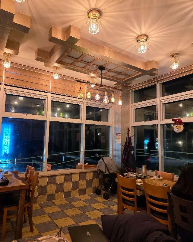 아늑한 식당 내부