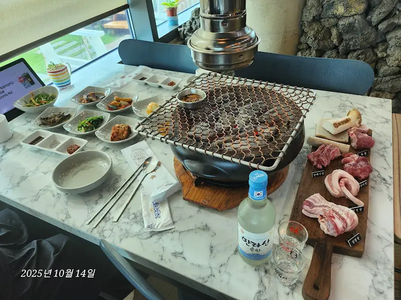 흑돼지 모듬 한 상 차림