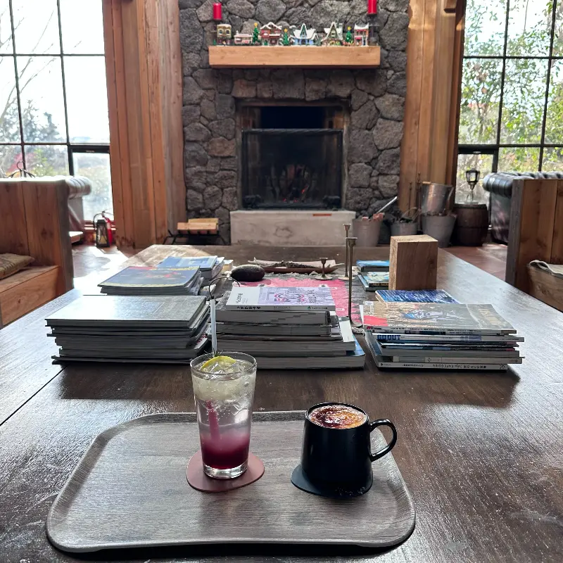 테이블에 놓인 음료