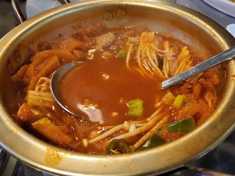 푸짐한 김치찌개