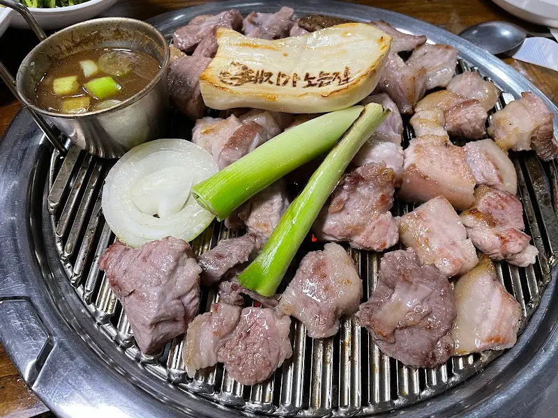 초벌된 흑돼지 모듬