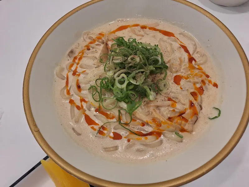 크림과 고추기름의 조화