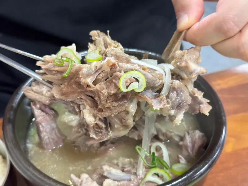 접짝뼈국의 살코기