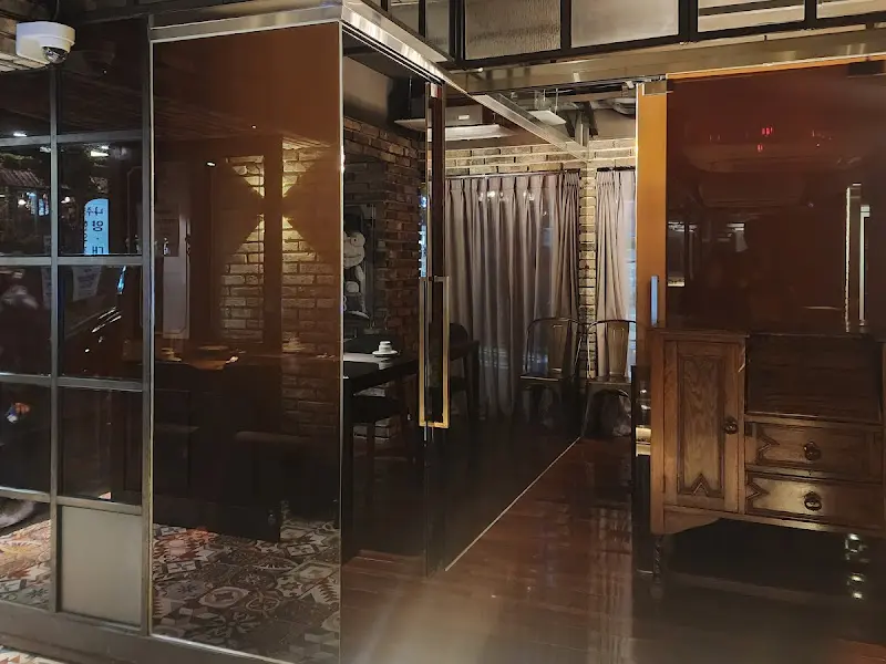 고급스러운 분위기의 룸 내부