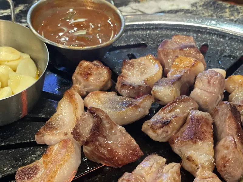 멜젓과 구운 마늘