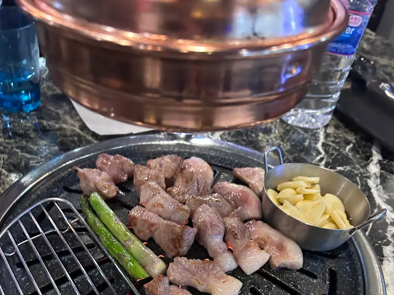 돼지고기와 아스파라거스