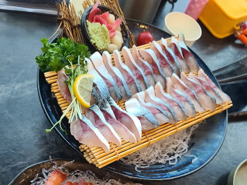 신선한 고등어회의 클로즈업 샷