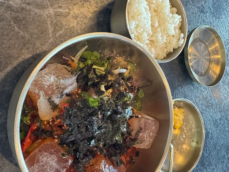 물회의 모습, 신선한 재료들이 듬뿍 들어갔다