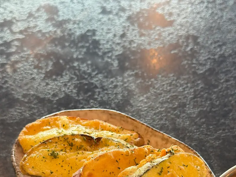 신선한 해산물이 가득한 물회