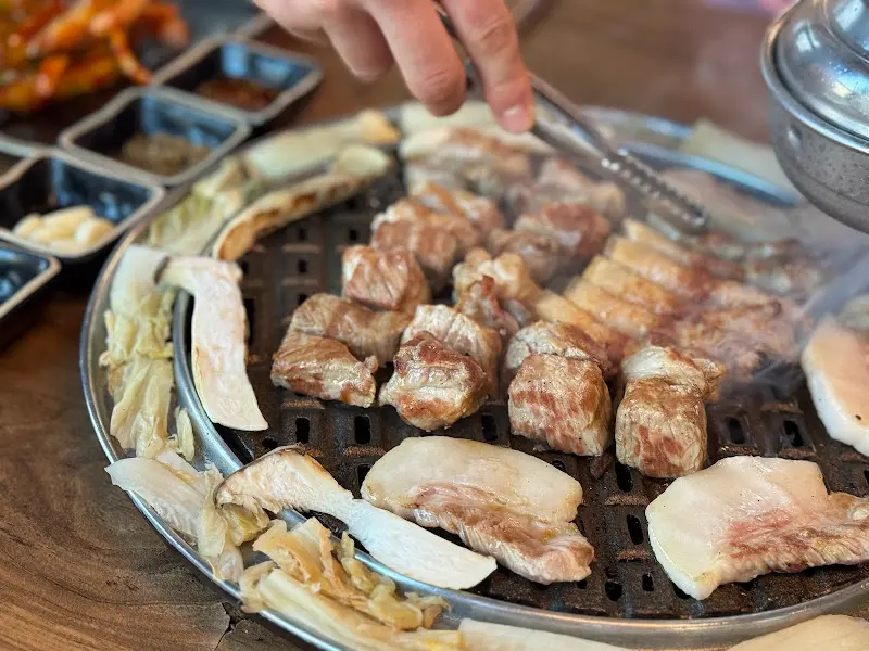 노릇하게 익은 흑돼지