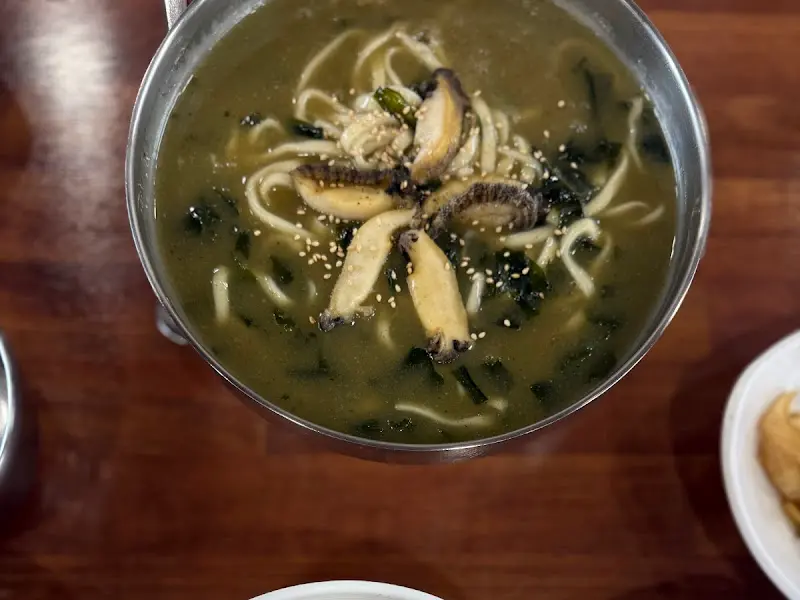 전복이 듬뿍 들어간 칼국수