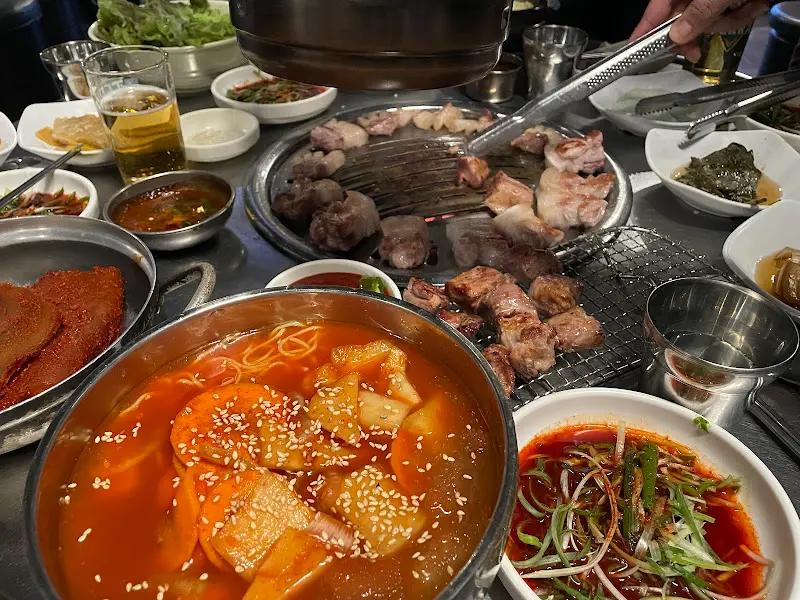 흑돼지 구워지는 모습