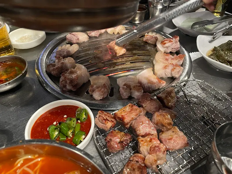 노릇노릇 익은 흑돼지