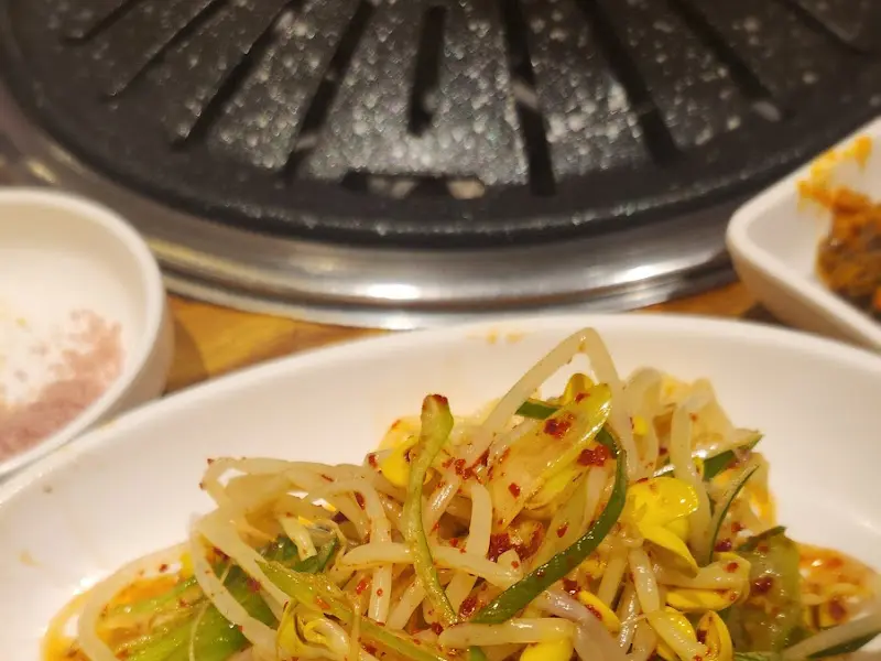 다양한 밑반찬들