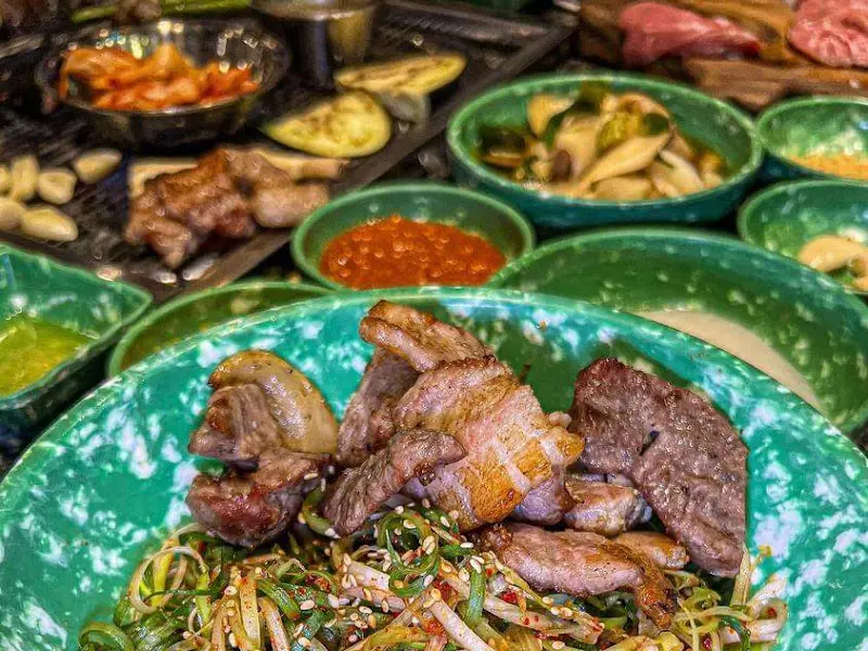 잘 구워진 흑돼지