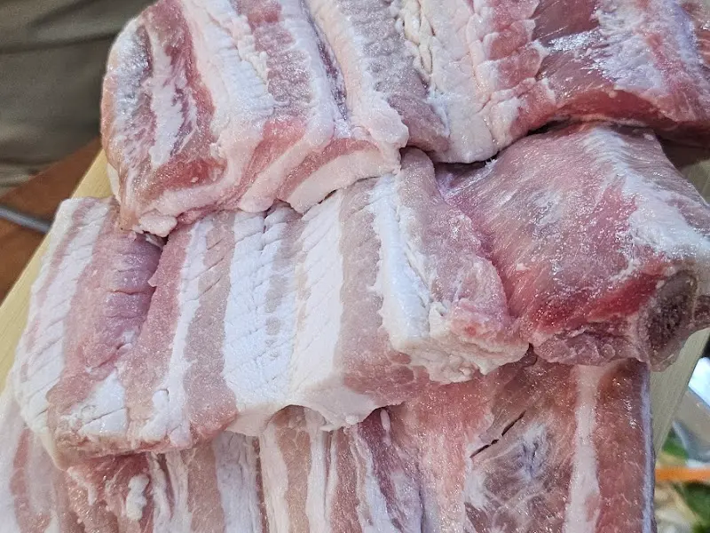 두툼한 흑돼지 오겹살