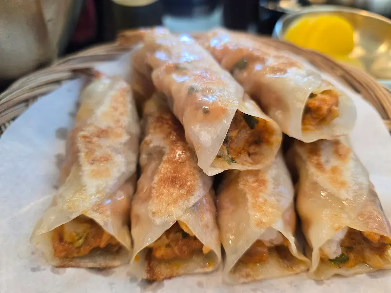 윤기가 흐르는 만두