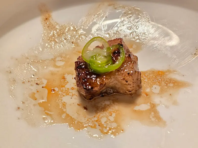 플레이팅된 우대갈비 한 점