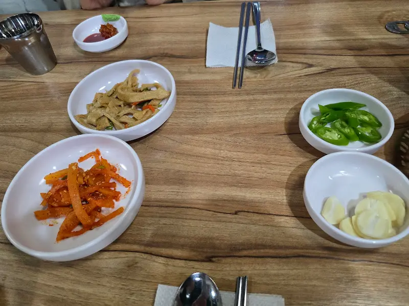 다양한 곁들임 반찬들