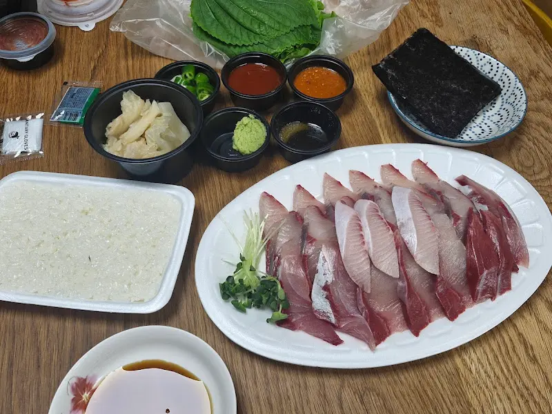 푸짐한 회 한 상 차림