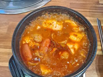 새벽을 여는 뜨끈한 유혹, 일품순두부: 제주 로컬의 맛집 과학
