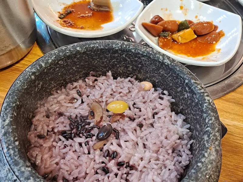 흑미가 섞인 솥밥