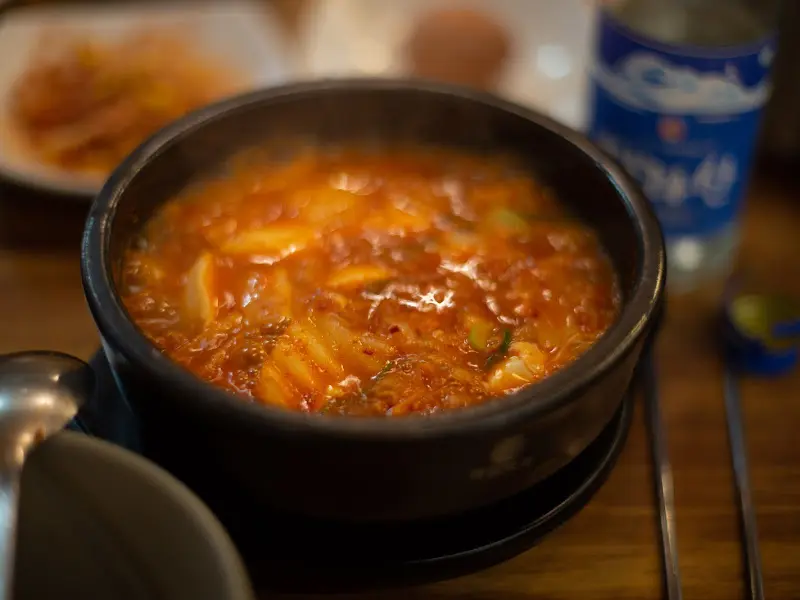 보글보글 끓고 있는 김치 순두부찌개