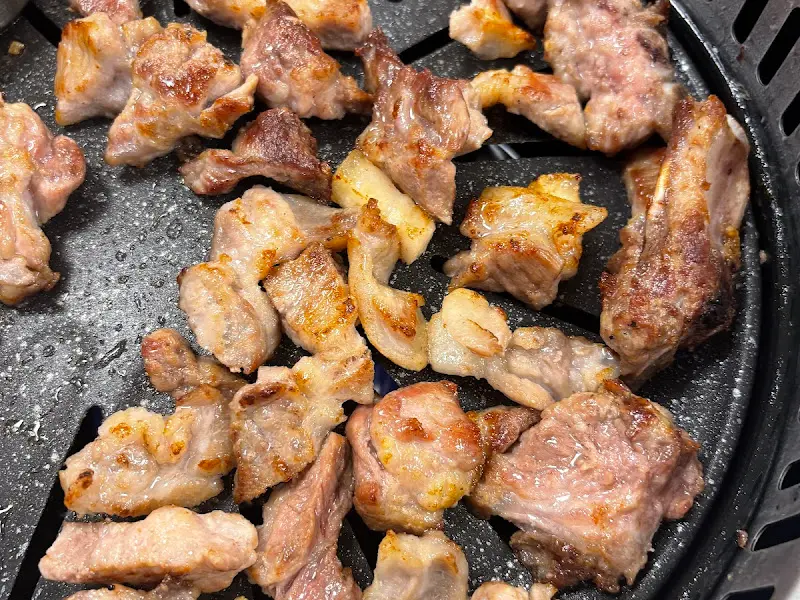 잘 익은 접짝뼈 구이