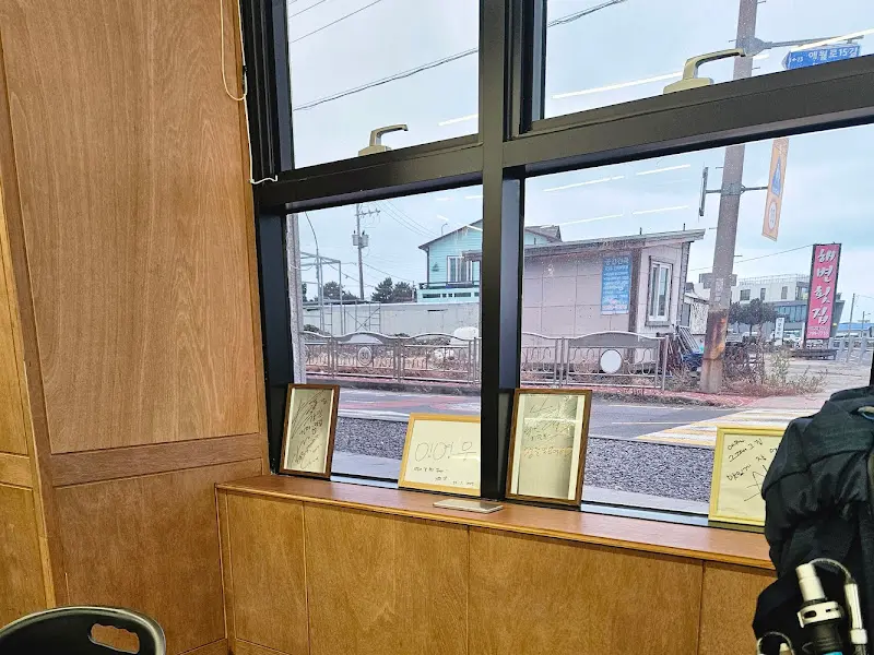 애월 그때그집 창가 좌석