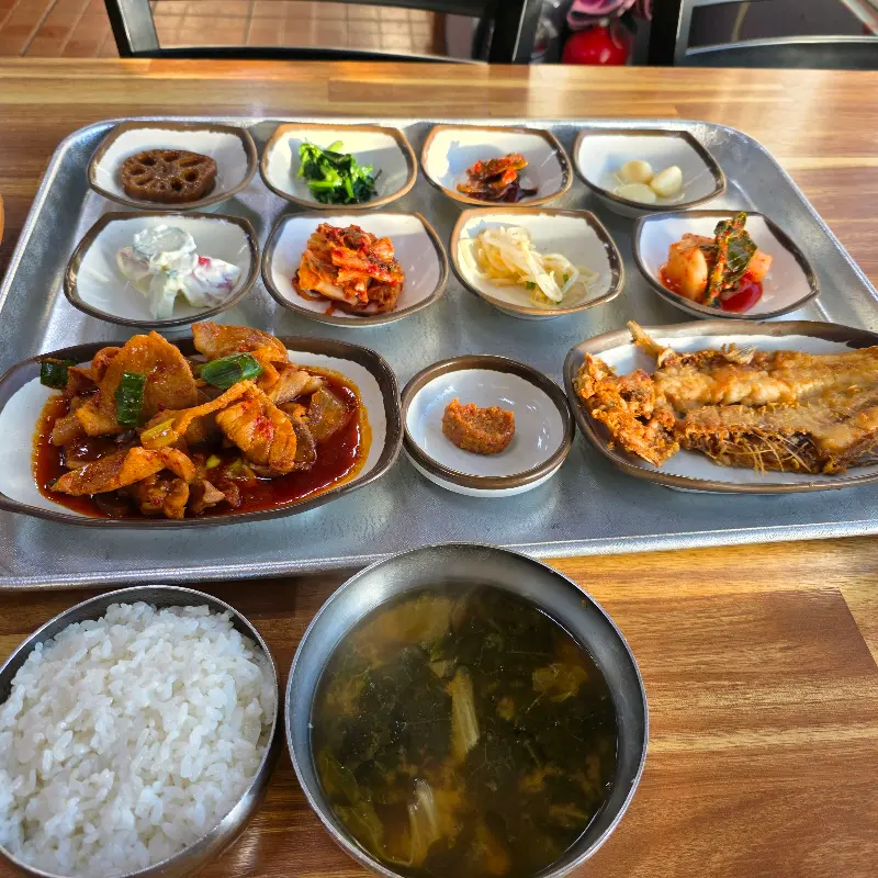 푸짐한 백반 한 상 차림