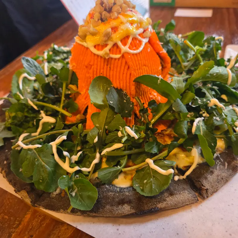 유채꽃 현무암 치킨 피자