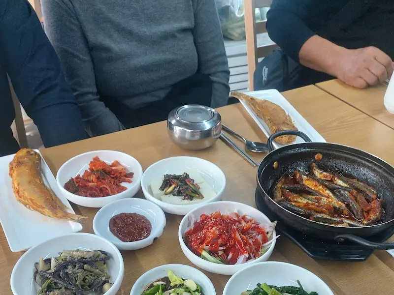 다채로운 반찬들