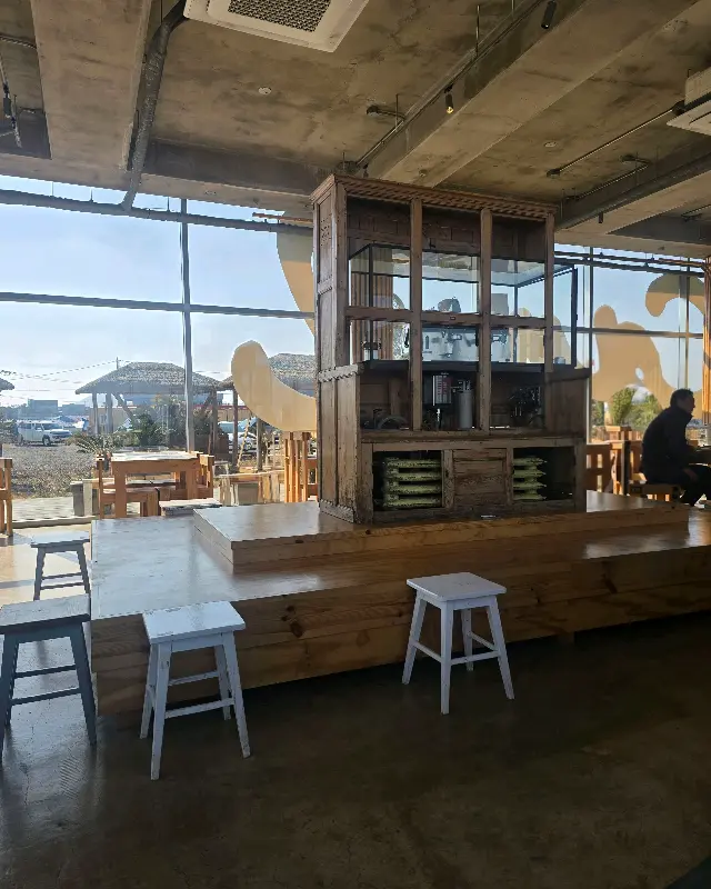 카멜커피 내부 좌석