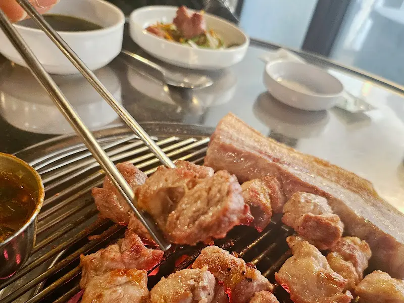 맛있게 익어가는 돼지고기