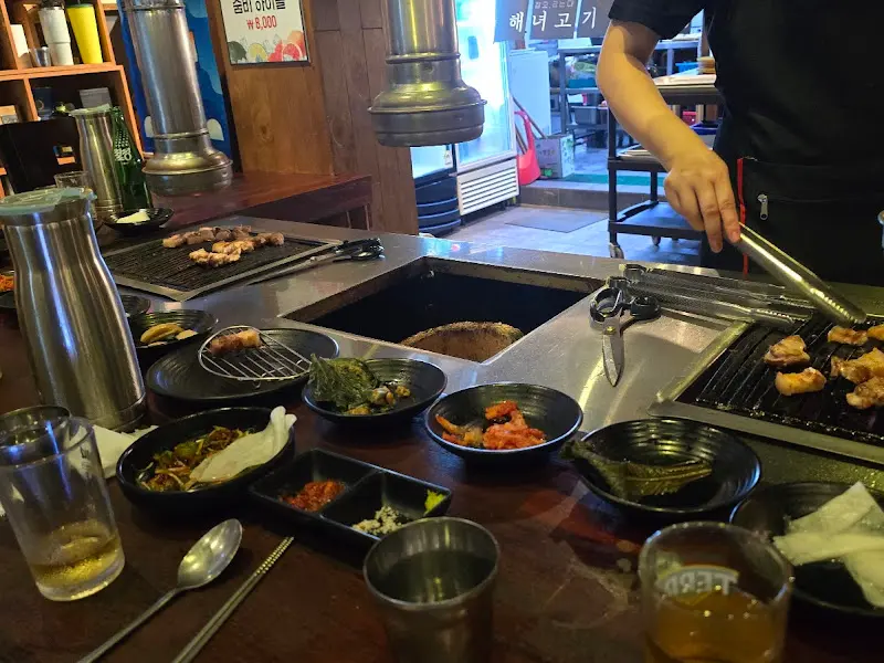 해녀고기 식당 내부