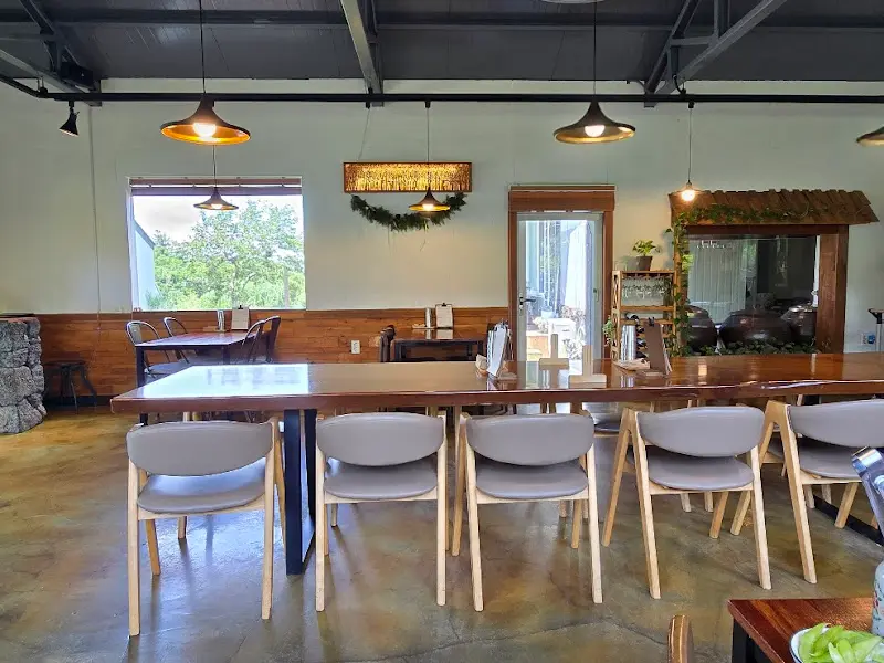 깔끔한 식당 내부